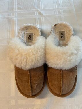 UGG Kids size 2 Chestnut Suede Slippers